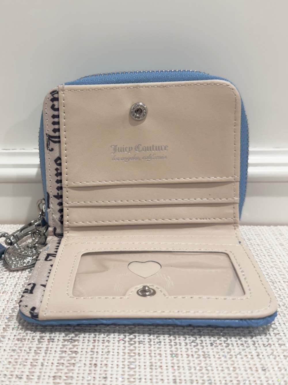 ✨🩵 Juicy Couture That Bling Blue Heritage Embossed Small Wristlet Wallet - Picture 10 of 15